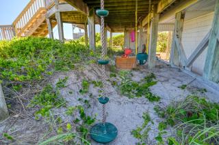 Lemontiniville - Oceanfront - Decks for Days - 2