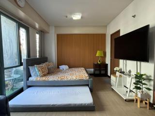 Lovely Condo Across NAIA T3 Newport with WiFi - 0