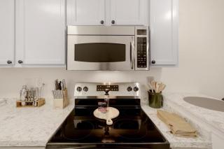 Cozy 2 Bed/15 Bath Duplex Just Blocks from Downtown Biloxi! - 0