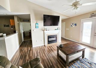 2br/2ba Full Condo w/ Pool & Gym, Sleeps 6 - 4