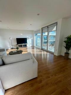 The lavender-Modern 2BR in downtown with stunning Marina View - San Diego - 2