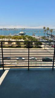 The lavender-Modern 2BR in downtown with stunning Marina View - 9
