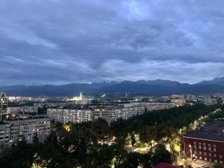 Уютная квартира с потрясающим видом на горы - Almaty - 2