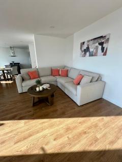 The lavender-Modern 2BR in downtown with stunning Marina View - San Diego - 4