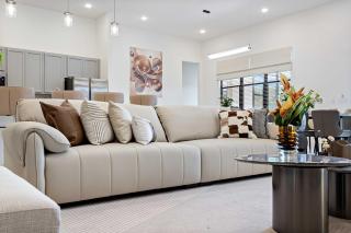 Grand 15-Bedroom Villa -Magical Themes, Pool & Game Loft, Lakeview - 8