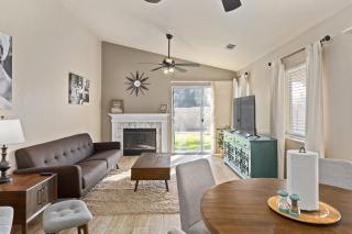 Elegant Mid Century 2BR 2 KING Beds Retro Style - Bakersfield - 8