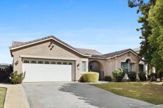 Stylish Silver Falls 4BR KING Master Game Room - Bakersfield - 0