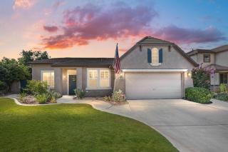 Luxury Gated Retreat Golf Course Views Sleeps 8 - Bakersfield - 0