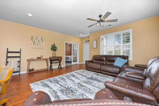 Luxury Gated Retreat Golf Course Views Sleeps 8 - Bakersfield - 7
