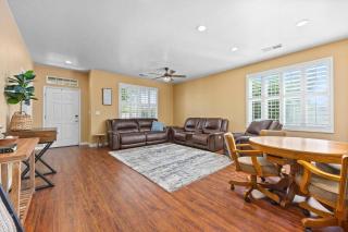 Luxury Gated Retreat Golf Course Views Sleeps 8 - Bakersfield - 6