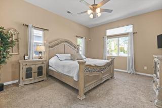 Spacious 4BR 3BA Home KING Suite Pool Sleeps 8 - Bakersfield - 2
