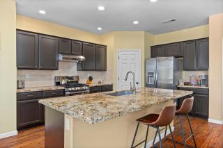 Luxury Gated Retreat Golf Course Views Sleeps 8 - Bakersfield - 1