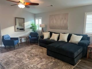 Cadbury 4BR Outdoor Kitchen Sleeps 8 Peaceful - Bakersfield - 0