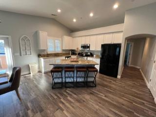 Cadbury 4BR Outdoor Kitchen Sleeps 8 Peaceful - Bakersfield - 7