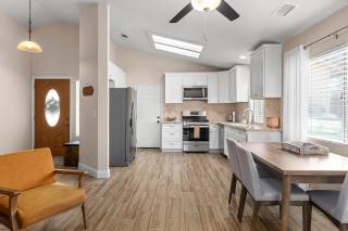 Modern Southwest Escape 2 Master Bedrooms - Bakersfield - 4