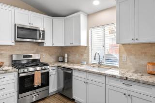 Modern Southwest Escape 2 Master Bedrooms - Bakersfield - 3