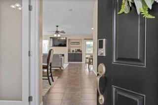 4bdrm 2bath Modern Getaway KING Bed Sleeps 8 - Bakersfield - 9