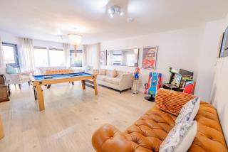 Spacious 7 Bedroom 5 Bathroom Mansion with Parking - Cardiff - 7