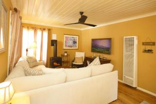 Chipmunk House - Magical Boulder Bay cottage within a picturesque setting! - 8