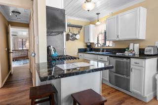 Chipmunk House - Magical Boulder Bay cottage within a picturesque setting! - Big Bear Lake - 6