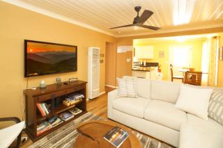 Chipmunk House - Magical Boulder Bay cottage within a picturesque setting! - Big Bear Lake - 7
