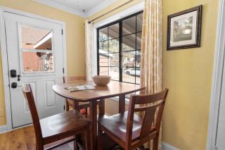 Chipmunk House - Magical Boulder Bay cottage within a picturesque setting! - Big Bear Lake - 3