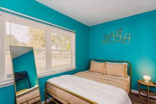 King, Gazebo & Private HotTub~ WestWichita - Wichita - 1