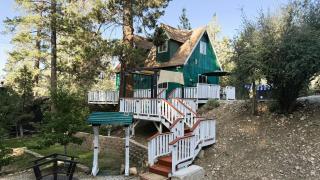 Juniper's Cottage - Secluded hideaway with a large fenced yard giving the feeling of privacy! - Big Bear City - 0
