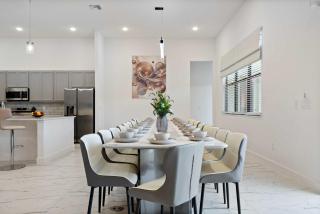 Grand 15-Bedroom Villa -Magical Themes, Pool & Game Loft, Lakeview - 2