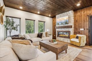 Gorgeous Brand-new Home Wpool, Game Room, Hot Tub - 1