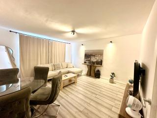 Entire 2-bedroom Flat Close to Hyde Park, Paddington Station, Bayswater and Queensway Station - London - 0
