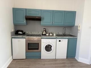 Beautiful Central Brighton l Sea View I Spacious Studio Flat I Sleep 2-3 Guests - Brighton & Hove - 4