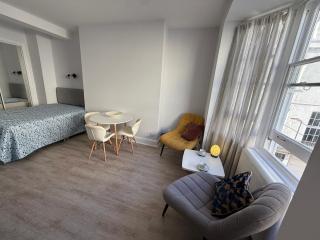 Beautiful Central Brighton l Sea View I Spacious Studio Flat I Sleep 2-3 Guests - Brighton & Hove - 5
