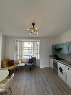 Beautiful Central Brighton l Sea View I Spacious Studio Flat I Sleep 2-3 Guests - Brighton & Hove - 6