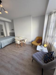 Beautiful Central Brighton l Sea View I Spacious Studio Flat I Sleep 2-3 Guests - Brighton & Hove - 8