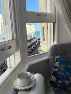 Beautiful Central Brighton l Sea View I Spacious Studio Flat I Sleep 2-3 Guests - Brighton & Hove - 0