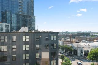 Sophisticated 4BR Suite - Modern and Luxurious - Chicago - 8