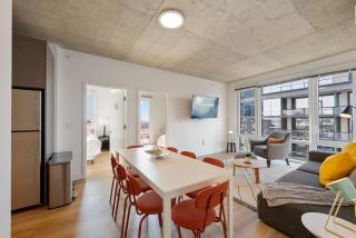 Sophisticated 4BR Suite - Modern and Luxurious - Chicago - 4