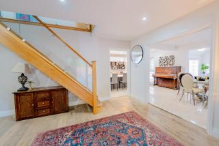 Spacious 7 Bedroom 5 Bathroom Mansion with Parking - Cardiff - 3