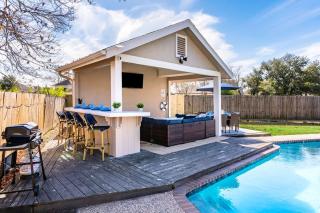 Houston Escape Heated Pool Cabana & Game Room - Atascocita - 8