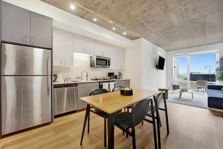 Group-Ready 3BR Sleek Design & Great Location - Chicago - 8