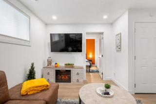 Meadowstone Suite 3BD 3 TVs Near Spruce Meadows - Calgary - 1