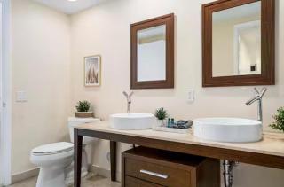 Modern Icon Brickell Condo by Palermo Home Miami - 3