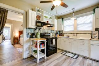 Walk Downtown Inviting Apartment in Greensboro! - Greensboro - 2
