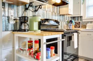 Walk Downtown Inviting Apartment in Greensboro! - Greensboro - 1