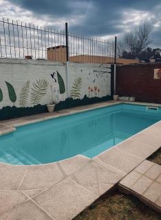Casa completa con pileta y asador, a metros del lago - Villa Carlos Paz - 0