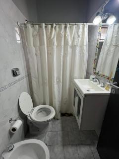 Casa completa con pileta y asador, a metros del lago - Villa Carlos Paz - 2