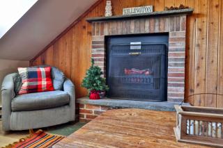 Mountain Green 2F1, 2BR, 2BA Condo - Shuttle, Hot Tubs, Pools, Ski Rental Deals - Killington - 2