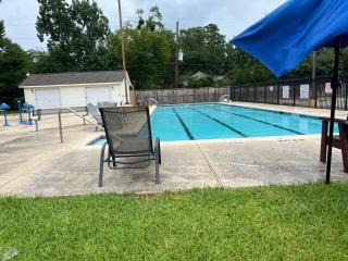 Spring Home, Sleeps 8, King Bed, Coffee Bar, Large Kitchen - Spring - 9