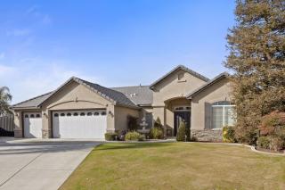Windward Bay Executive 3BR Office Home Pool - Bakersfield - 0